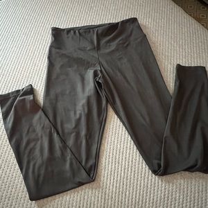 Size large black bow leggings
